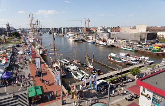 Aufnahme vom Hafenfest Juli 2014 mit Dampfer  WELLE